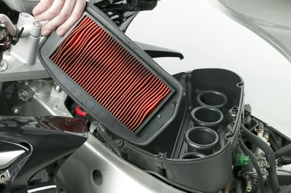 Filtre à air KN : nettoyer un filtre à air moto (et changer un filtre  traditionnel)